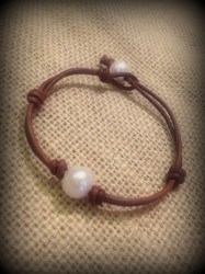 single-pearl-with-lasso-knots