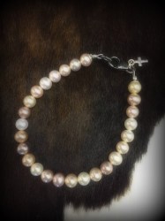 tiny-pink-pearl-bracelet